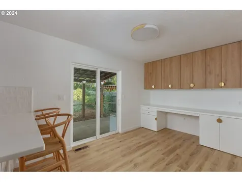 1610 Freedom Loop Hood River OR 97031