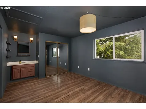 1610 Freedom Loop Hood River OR 97031