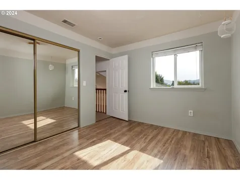 1610 Freedom Loop Hood River OR 97031