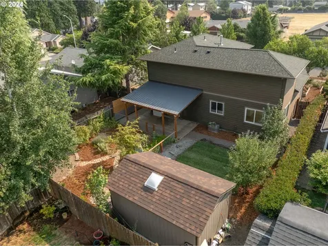1610 Freedom Loop Hood River OR 97031