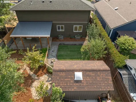 1610 Freedom Loop Hood River OR 97031