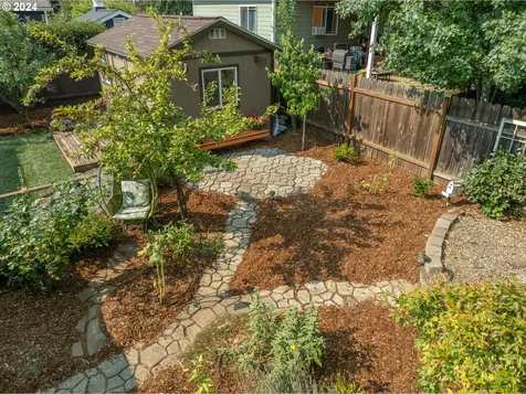 1610 Freedom Loop Hood River OR 97031