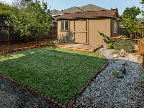 1610 Freedom Loop Hood River OR 97031