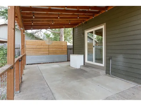 1610 Freedom Loop Hood River OR 97031