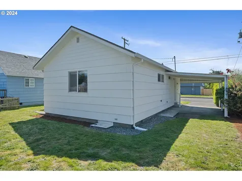 507 Cedar Avenue Tillamook OR 97141