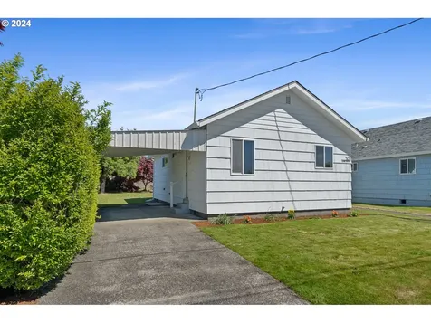 507 Cedar Avenue Tillamook OR 97141