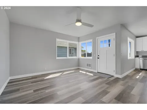 507 Cedar Avenue Tillamook OR 97141