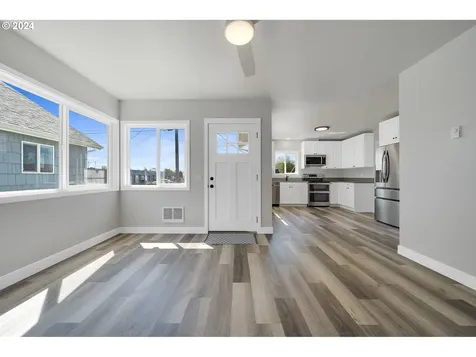 507 Cedar Avenue Tillamook OR 97141