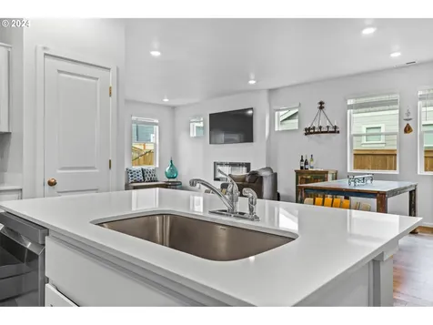 1334 Se Golden Chain Avenue Dallas OR 97338