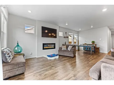 1334 Se Golden Chain Avenue Dallas OR 97338