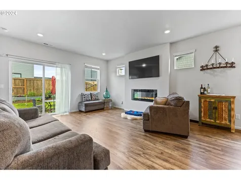 1334 Se Golden Chain Avenue Dallas OR 97338