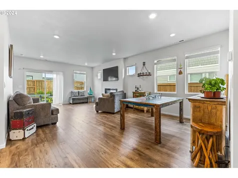 1334 Se Golden Chain Avenue Dallas OR 97338