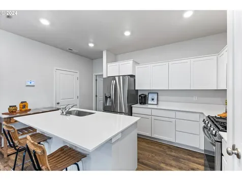 1334 Se Golden Chain Avenue Dallas OR 97338
