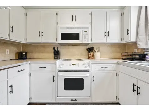 2070 Fairway Loop Eugene OR 97401