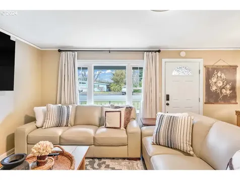 2070 Fairway Loop Eugene OR 97401