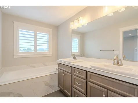 13105 NE 60th Avenue Vancouver WA 98686