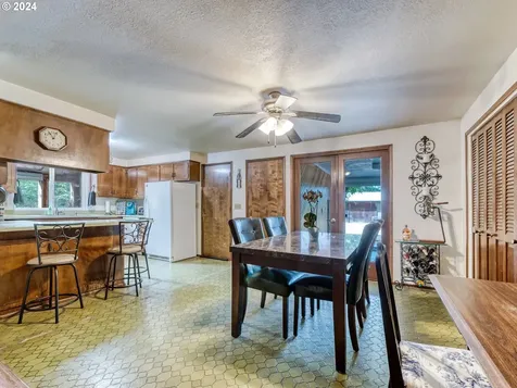 25261 Arnold Lane Elmira OR 97437