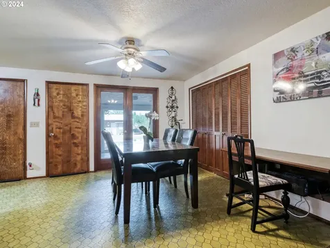 25261 Arnold Lane Elmira OR 97437