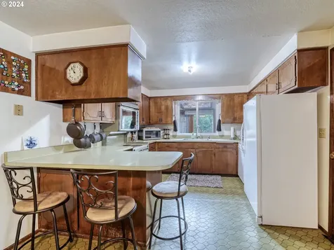 25261 Arnold Lane Elmira OR 97437