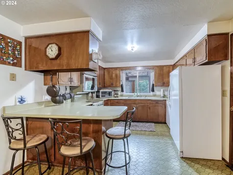25261 Arnold Lane Elmira OR 97437