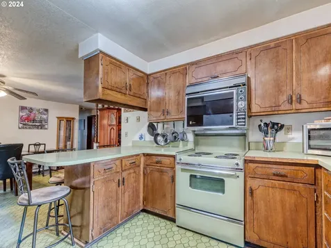 25261 Arnold Lane Elmira OR 97437