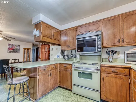 25261 Arnold Lane Elmira OR 97437