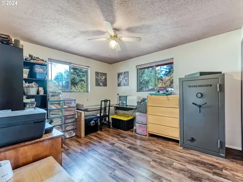 25261 Arnold Lane Elmira OR 97437