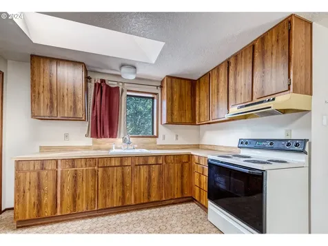 25261 Arnold Lane Elmira OR 97437