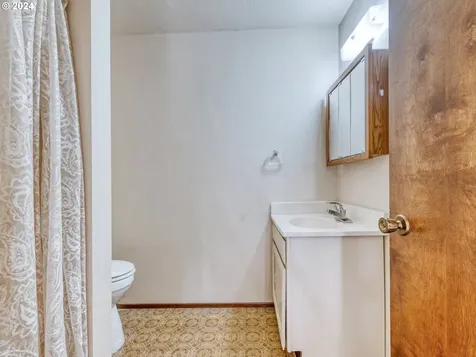 25261 Arnold Lane Elmira OR 97437