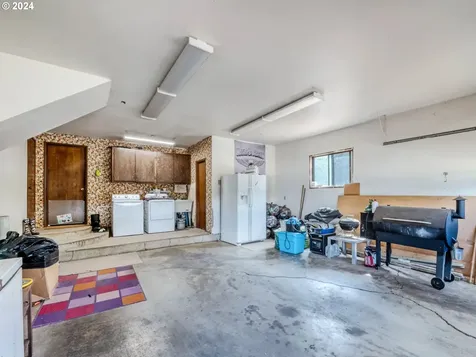 25261 Arnold Lane Elmira OR 97437