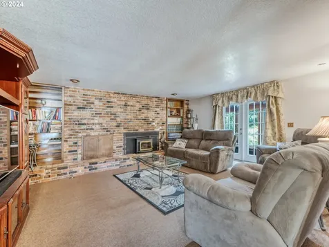 25261 Arnold Lane Elmira OR 97437