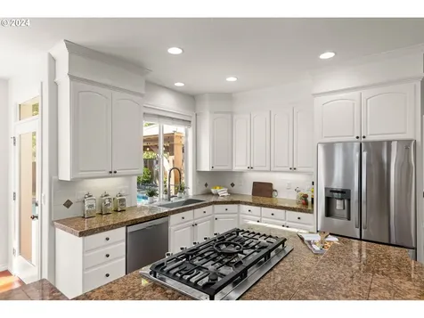4423 Nw Silverleaf Drive Portland OR 97229