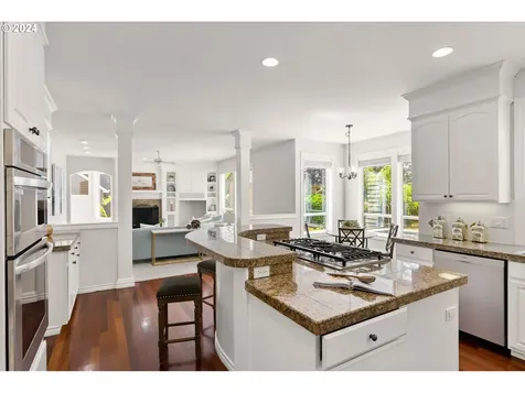 4423 Nw Silverleaf Drive Portland OR 97229