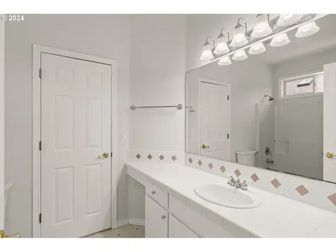4423 Nw Silverleaf Drive Portland OR 97229
