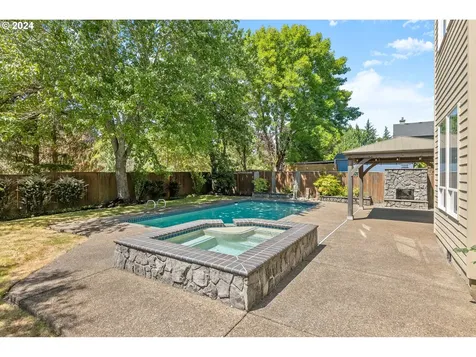 4423 Nw Silverleaf Drive Portland OR 97229
