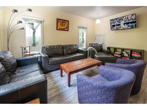 203 Pond Turtle Way Cottage Grove OR 97424