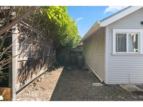 1970 E 17th Avenue Eugene OR 97403