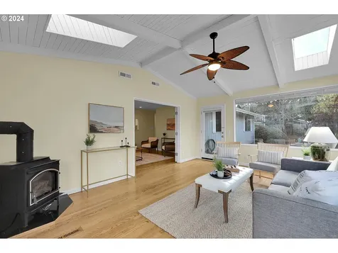 2498 Blackburn Street Eugene OR 97405