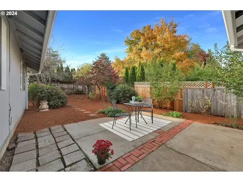 2498 Blackburn Street Eugene OR 97405