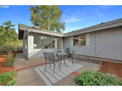 2498 Blackburn Street Eugene OR 97405