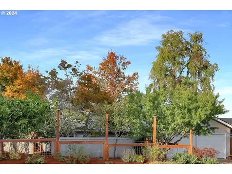 2498 Blackburn Street Eugene OR 97405