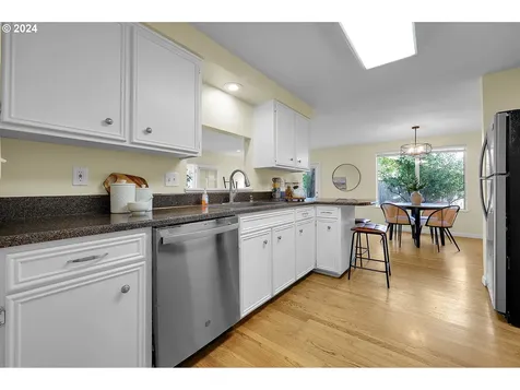 2498 Blackburn Street Eugene OR 97405