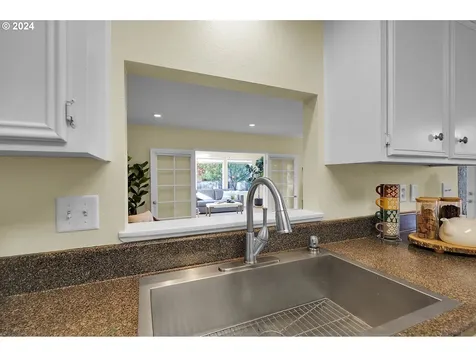 2498 Blackburn Street Eugene OR 97405