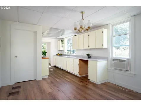 1074 NE Madrona Street Portland OR 97211