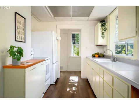 1074 NE Madrona Street Portland OR 97211
