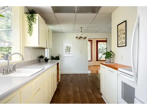 1074 NE Madrona Street Portland OR 97211