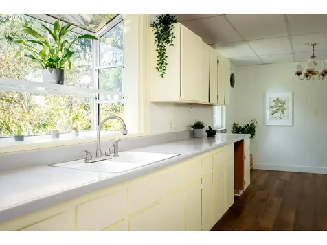 1074 NE Madrona Street Portland OR 97211