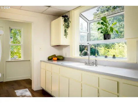 1074 NE Madrona Street Portland OR 97211