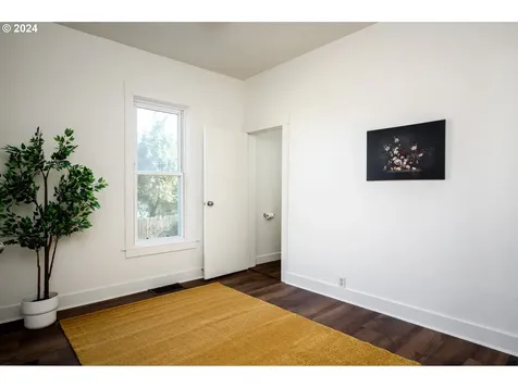 1074 NE Madrona Street Portland OR 97211