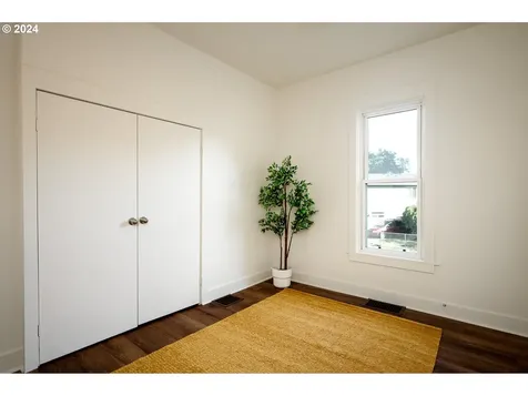 1074 NE Madrona Street Portland OR 97211